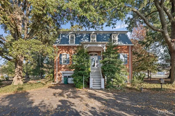 $399,000 | 305 North Hanover Street, Okawville, IL 62271