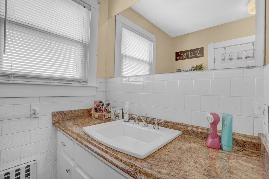 318 Cypress Street Fall River, MA 02720 - Photo 30 of 38