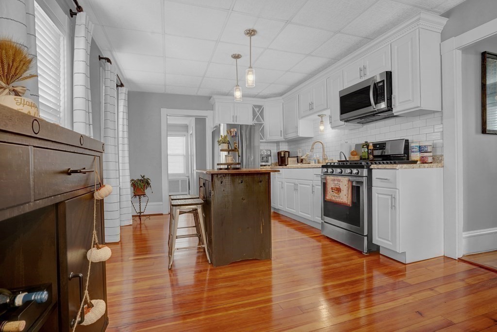 318 Cypress Street Fall River, MA 02720 - Photo 8 of 38