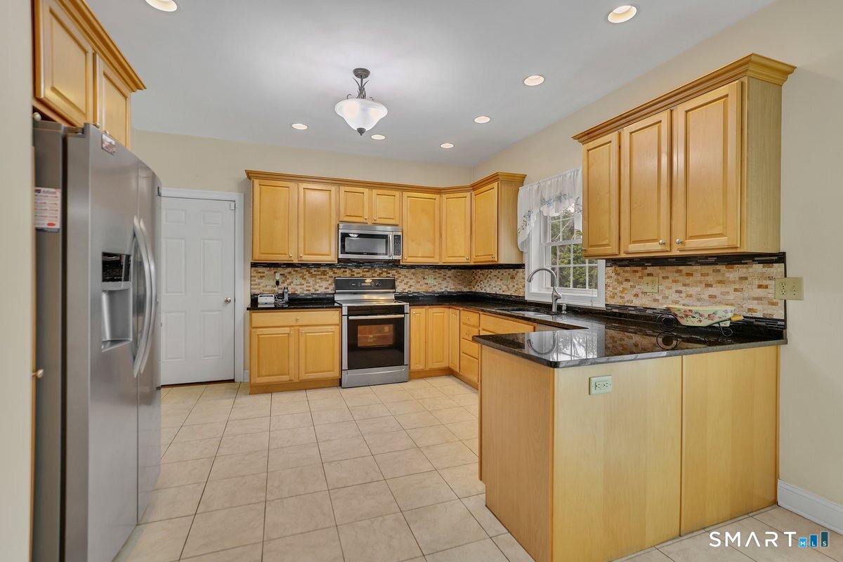 95 Higgins Road Cheshire, CT 06410 - Photo 4 of 40