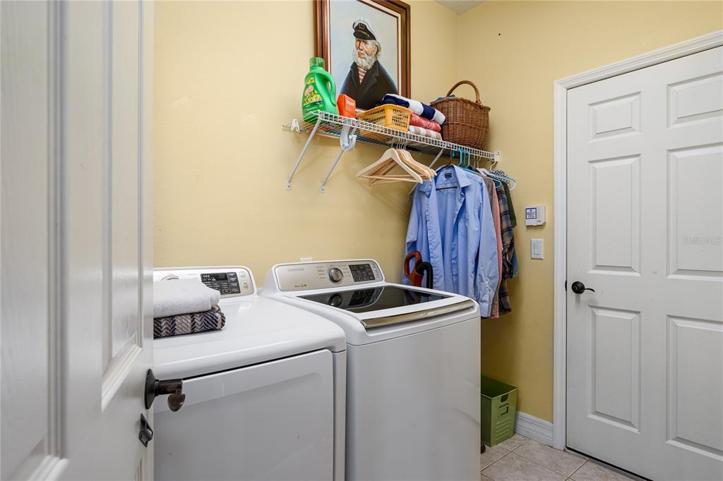6552 Tailfeather Way Bradenton, FL 34203 - Photo 26 of 65 a utility room with dryer and washer