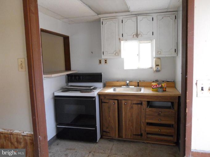 0 Galloway Road Middle River, MD 21220 - Photo 5 of 7 a kitchen with a stove and a sink