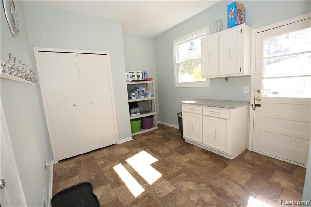 925 Bridgestone Drive Rochester Hills, MI 48309 - Photo 28 of 54