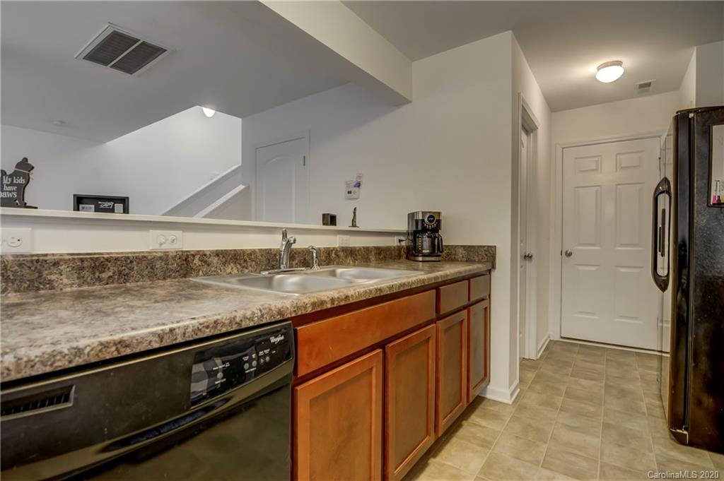 6018 Raisin Tree Lane Charlotte, NC 28215 - Photo 18 of 30 Gallery Image 18