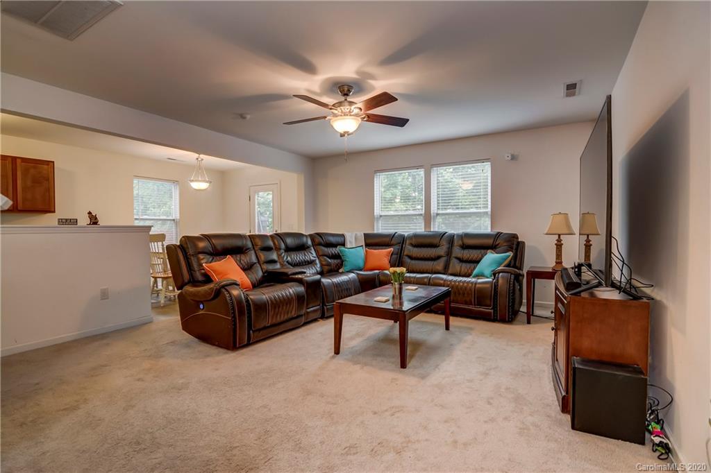 6018 Raisin Tree Lane Charlotte, NC 28215 - Photo 4 of 30 Gallery Image 4