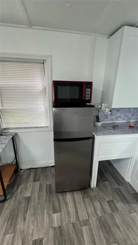 $1,300 | 601 Northeast 4th Court, Unit 7A, Hallandale Beach, FL 33009