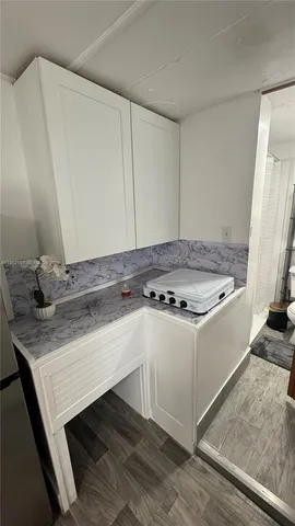 $1,300 | 601 Northeast 4th Court, Unit 7A, Hallandale Beach, FL 33009