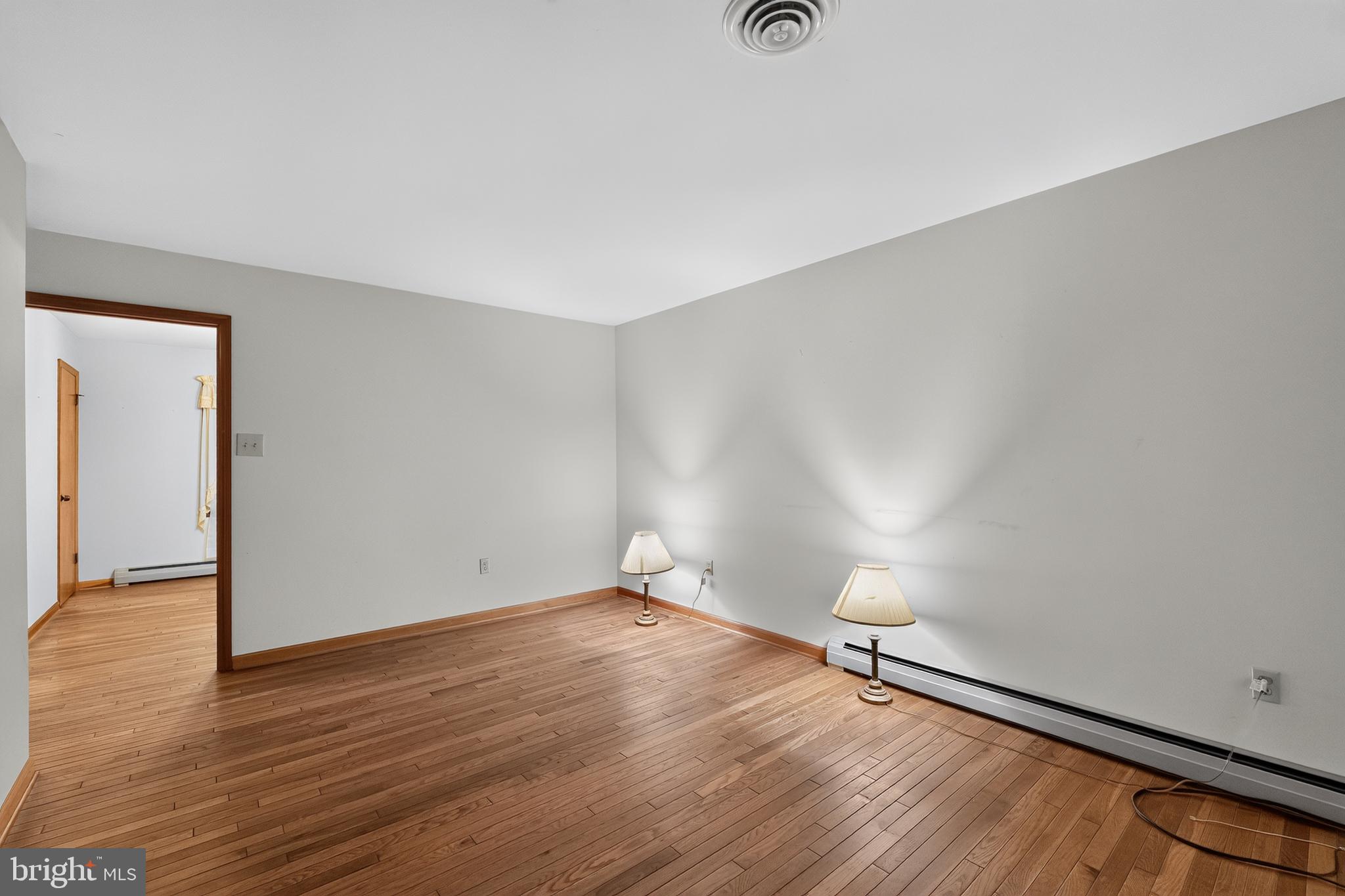 9810 Woodsboro Road Frederick, MD 21701 - Photo 5 of 32