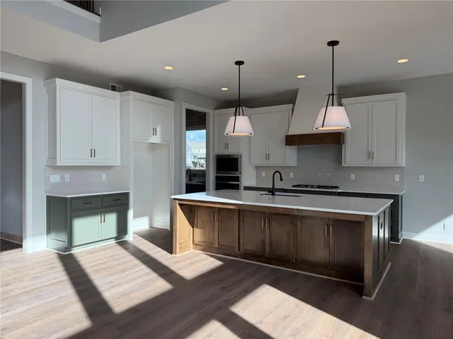 $826,240 | 1605 Southwest Arbor Park Drive, Lee's Summit, MO 64082