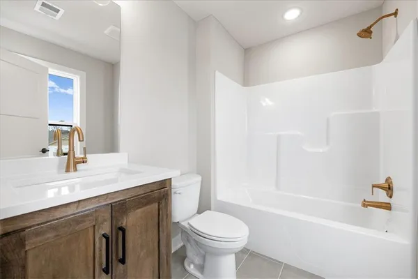 $826,240 | 1605 Southwest Arbor Park Drive, Lee's Summit, MO 64082