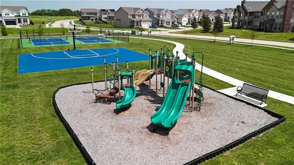 $826,240 | 1605 Southwest Arbor Park Drive, Lee's Summit, MO 64082
