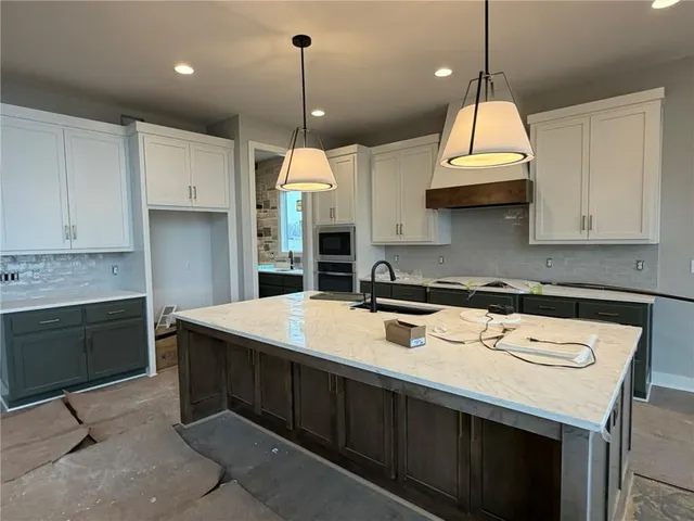 $826,240 | 1605 Southwest Arbor Park Drive, Lee's Summit, MO 64082