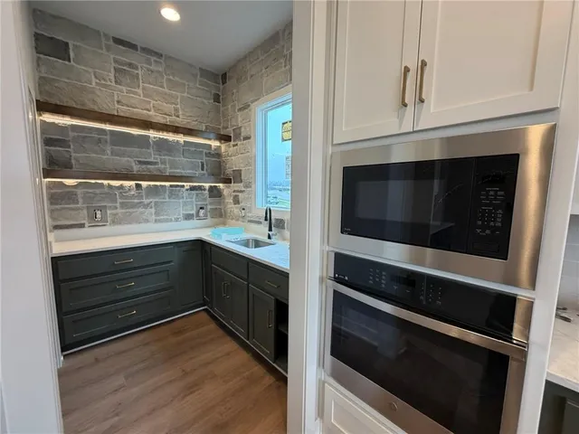 $826,240 | 1605 Southwest Arbor Park Drive, Lee's Summit, MO 64082