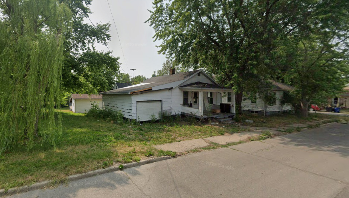 654 North Ave B Canton, IL 61520 - Photo 2 of 5