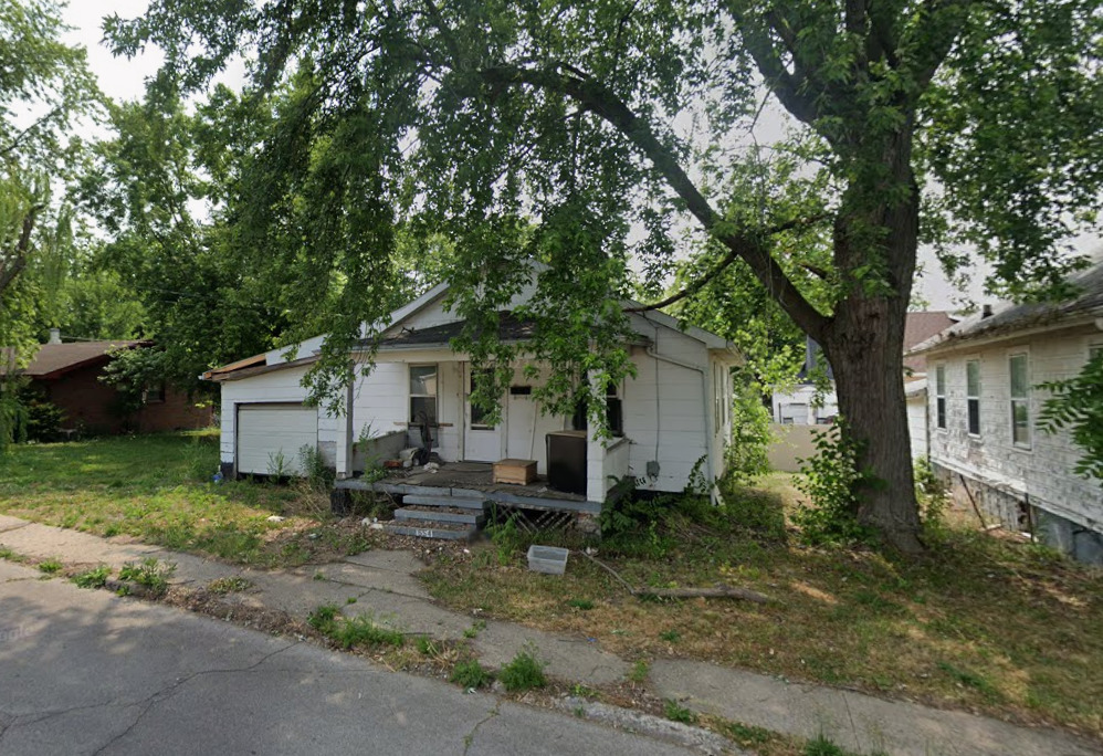 654 North Ave B Canton, IL 61520 - Photo 3 of 5