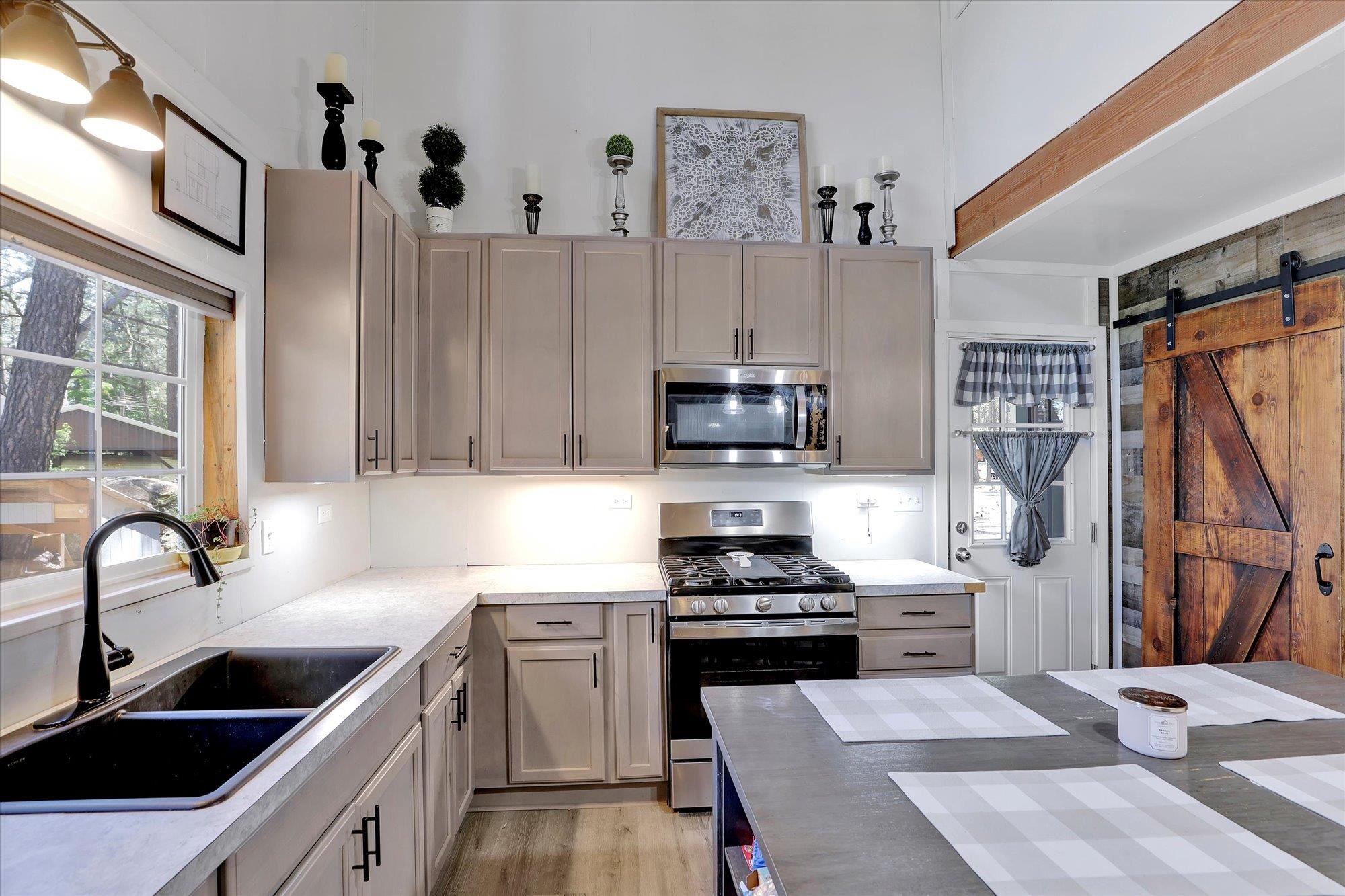 13901 South S Clear Lake Road Medical Lake, WA 99022 - Photo 6 of 33