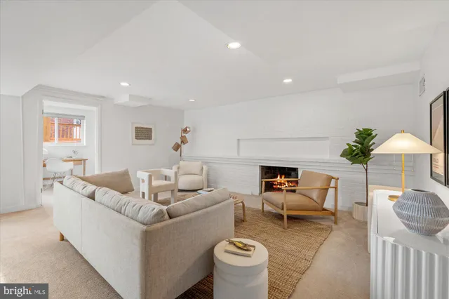 $1,100,000 | 2917 Argyle Drive, Alexandria, VA 22305