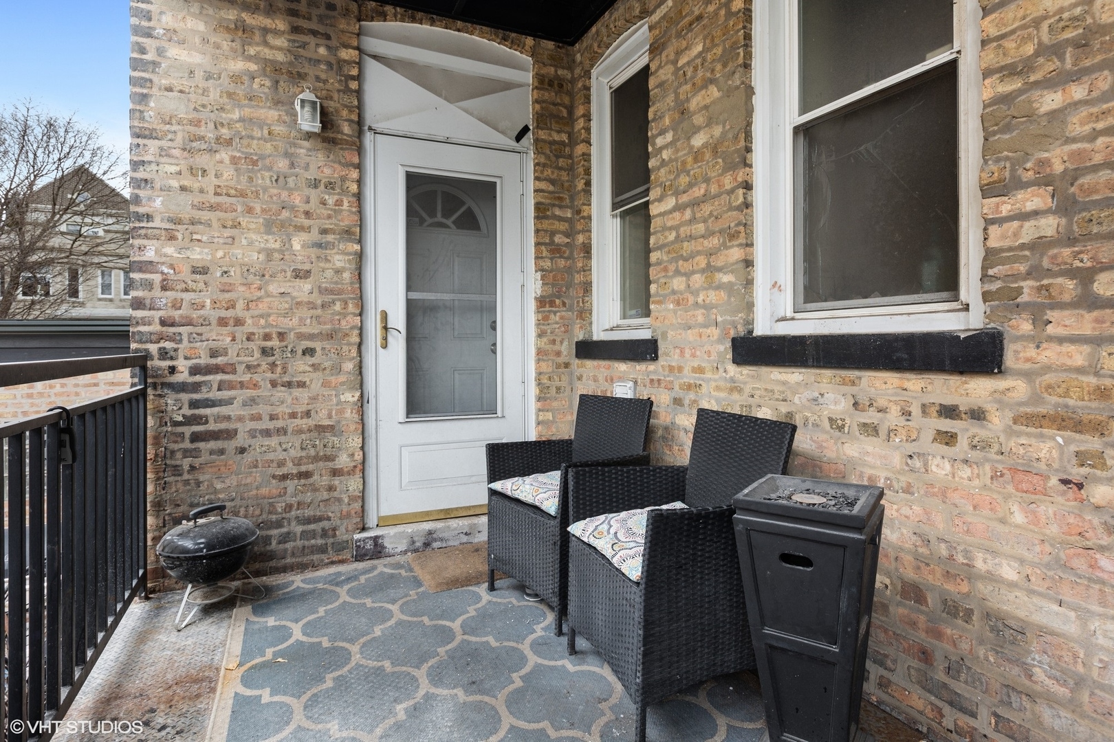 3522 North Racine Avenue, Unit 1N Chicago, IL 60657 - Photo 15 of 17 a view of a patio with table and chairs