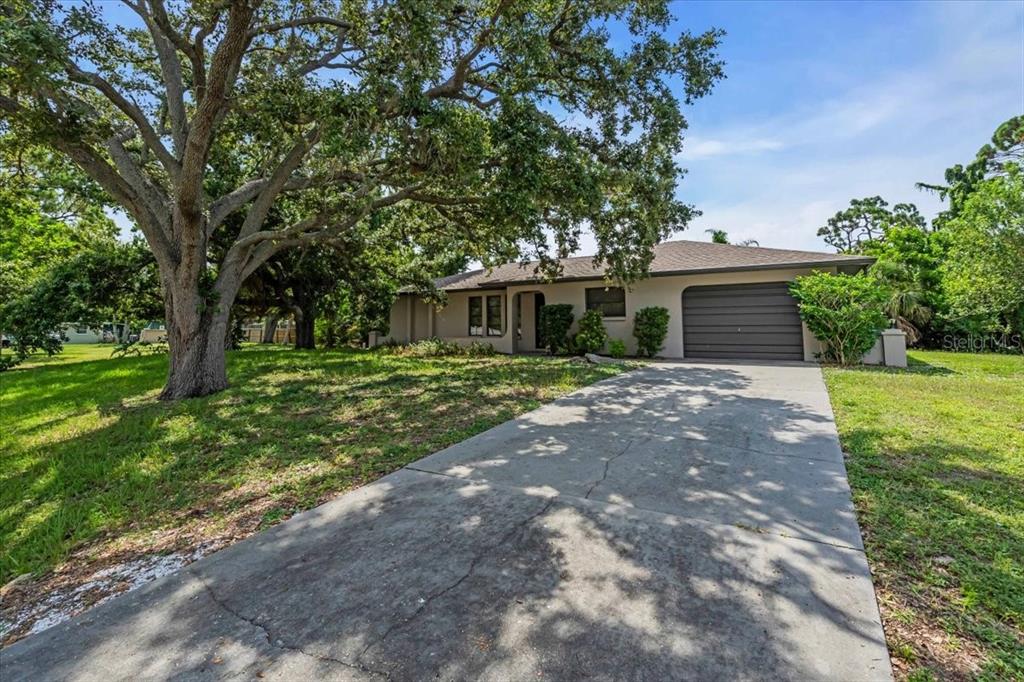 331 Burke Road Venice, FL 34293 - Photo 4 of 29 a front view of a house with yard and green space