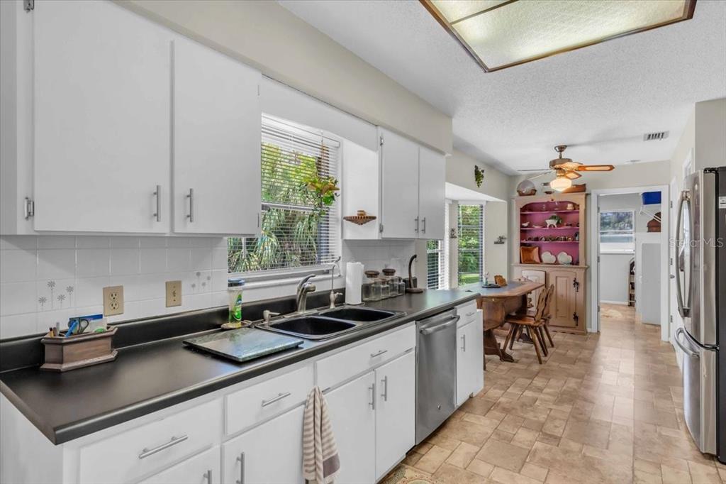 331 Burke Road Venice, FL 34293 - Photo 10 of 29