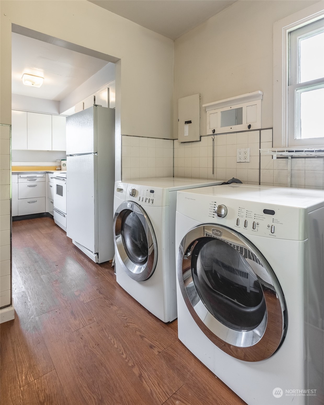 5273 Drayton Harbor Road Blaine, WA 98230 - Photo 29 of 33 a view of a kitchen with washer and dryer