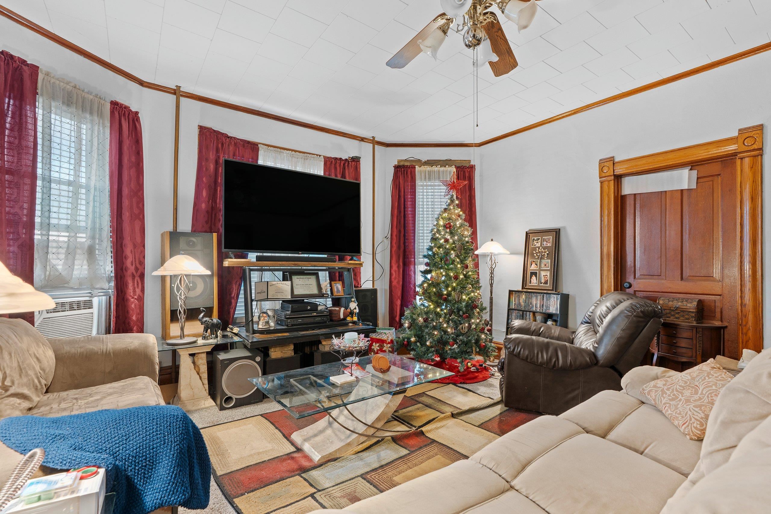 1403 South Main Street Oshkosh, WI 54902 - Photo 3 of 41