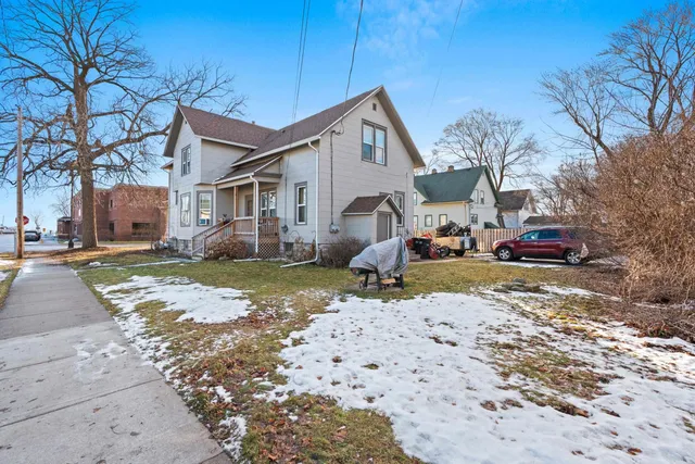 $270,000 | 1403 South Main Street, Oshkosh, WI 54902