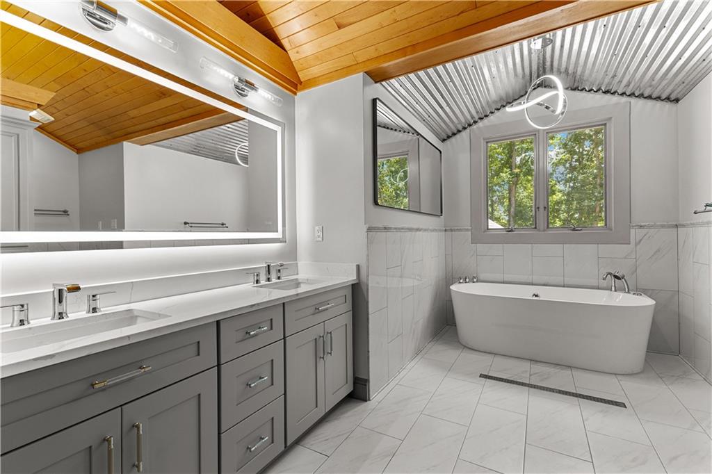 394 Ferrell-Tatum Road LaGrange, GA 30240 - Photo 28 of 68 a bathroom with a sink and a bathtub