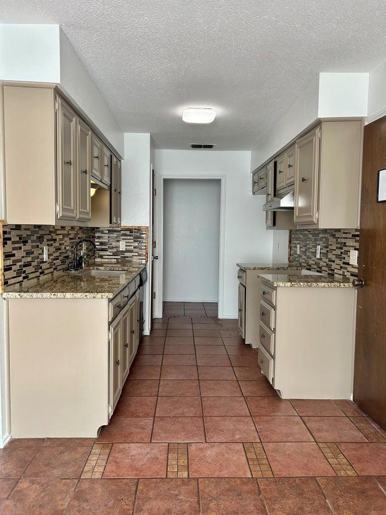 3907 Sides Street Plainview, TX 79072 - Photo 9 of 32 Photo 9
