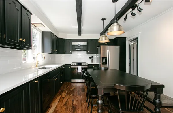 $3,800 | 5 Cherry Street, Newport, RI 02840