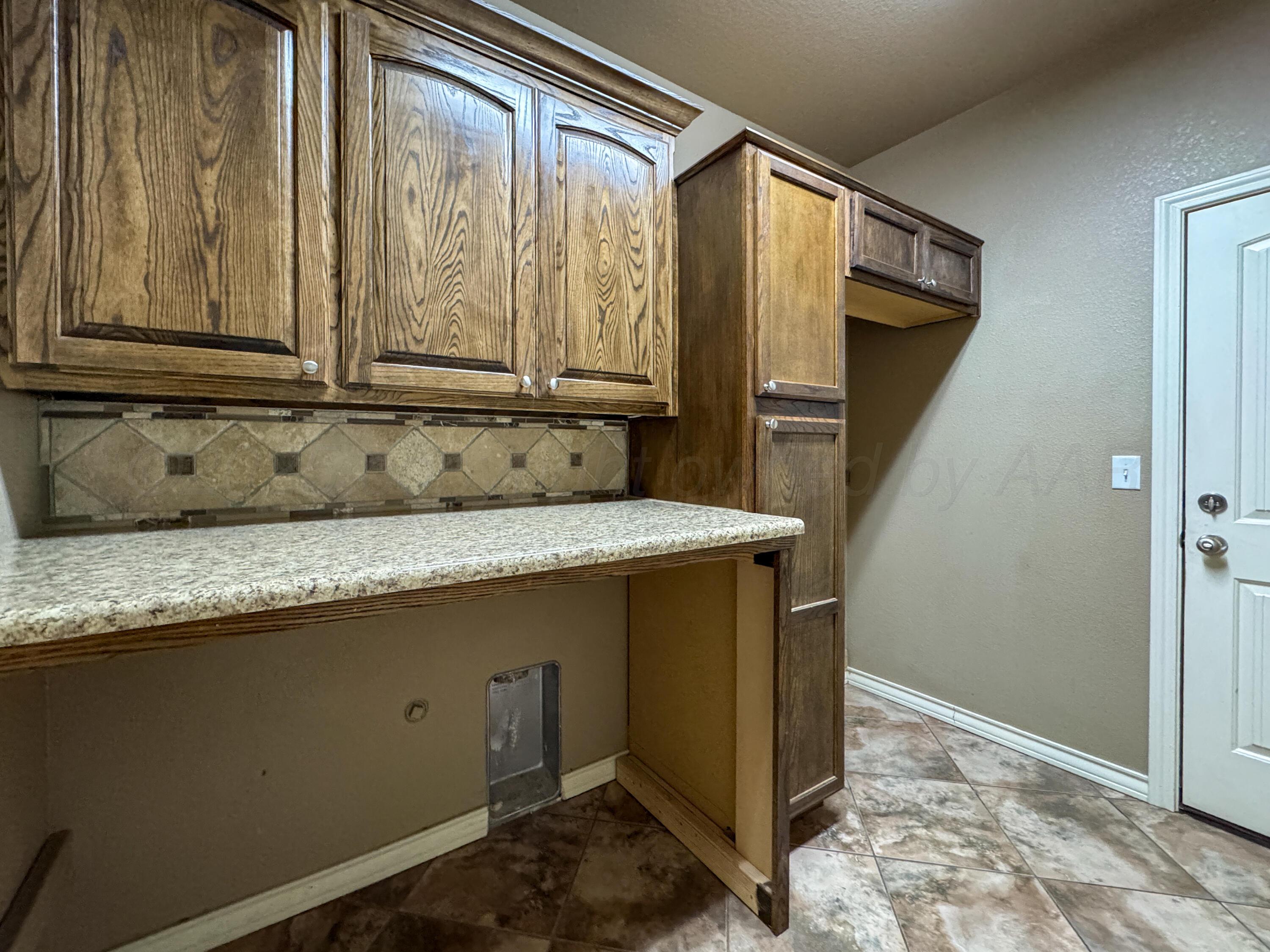 19100 Stone Creek Road Amarillo, TX 79124 - Photo 30 of 49 Laundry Room with refrigerator space