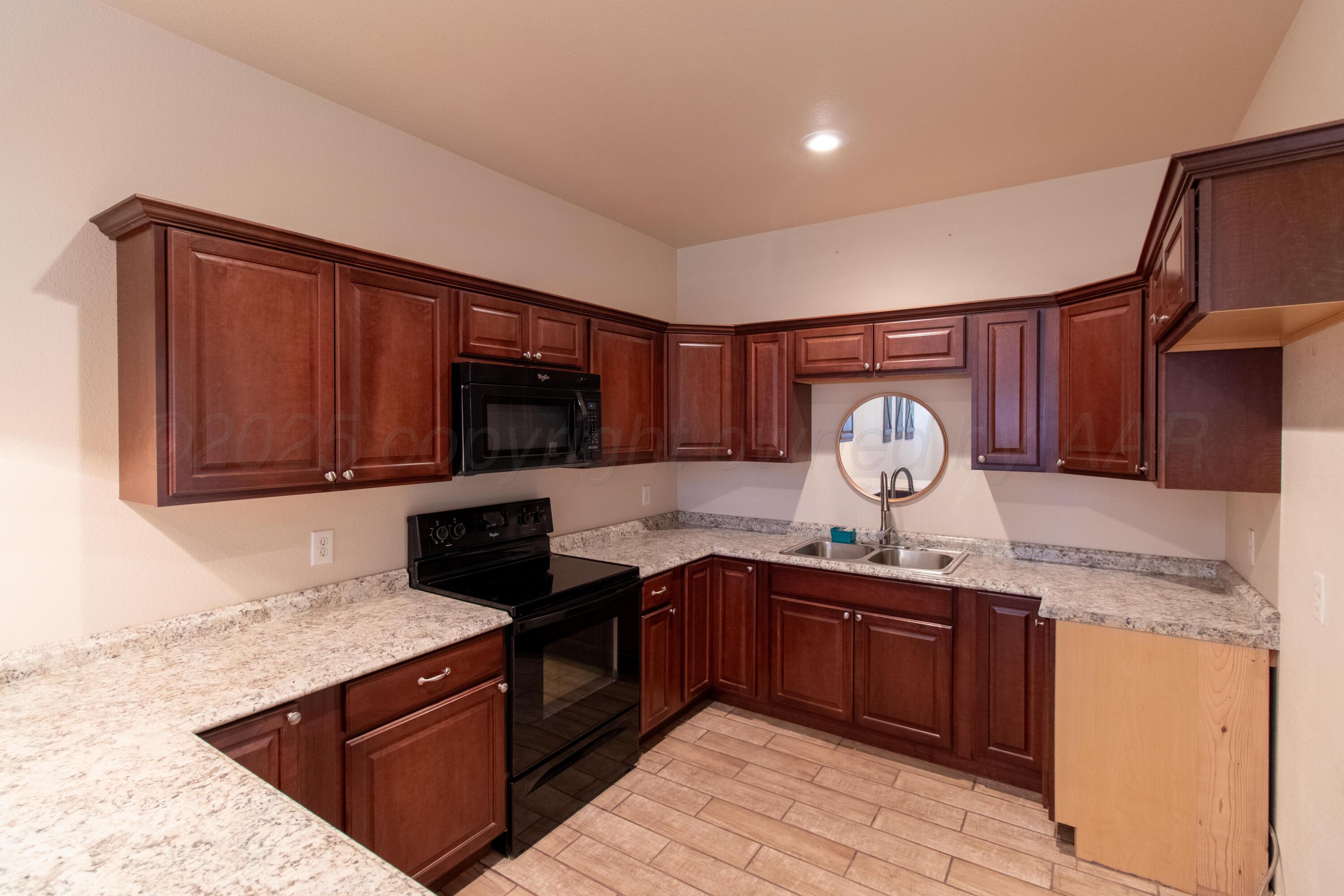 19100 Stone Creek Road Amarillo, TX 79124 - Photo 37 of 49 Apartment Kitchen