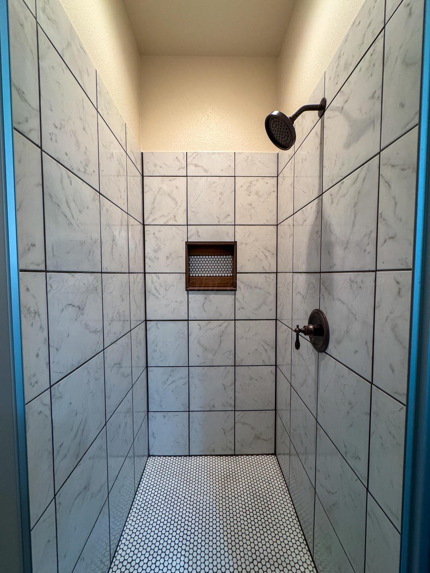 19100 Stone Creek Road Amarillo, TX 79124 - Photo 39 of 49 Full Shower in apartment