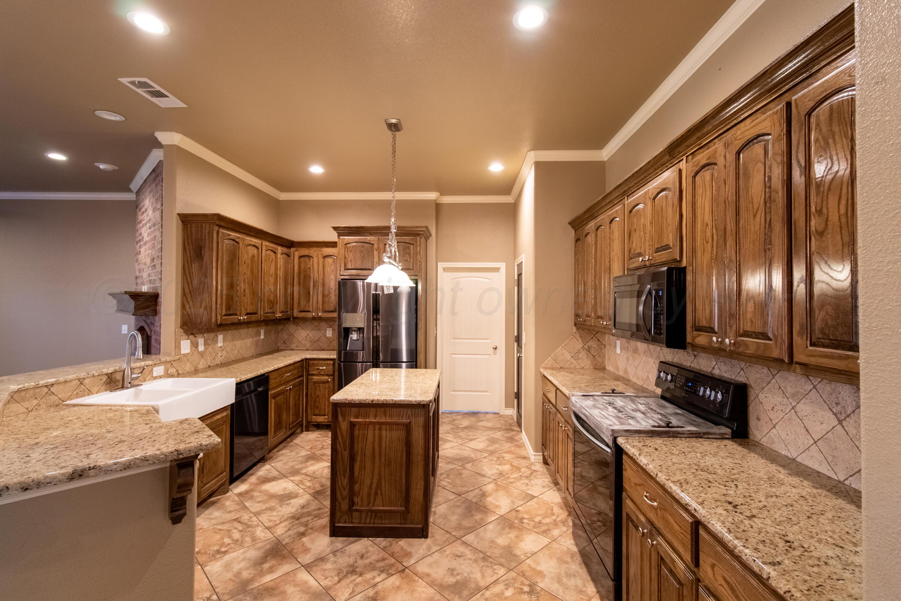 19100 Stone Creek Road Amarillo, TX 79124 - Photo 8 of 49 Spacious Kitchen