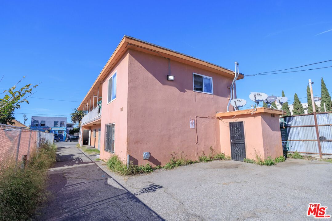 4610 Compton Avenue Los Angeles, CA 90011 - Photo 5 of 12