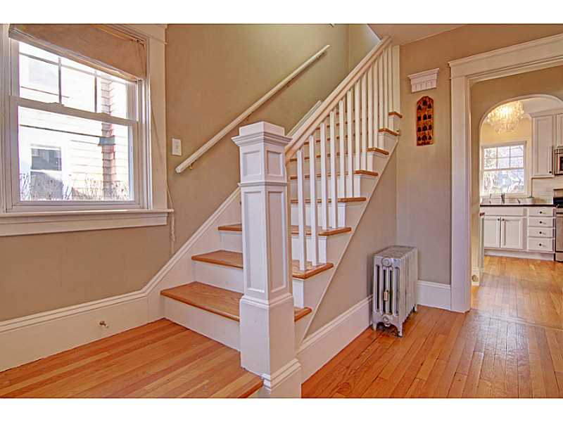 102 Dexterdale Road Providence, RI 02906 - Photo 15 of 25 Entry.