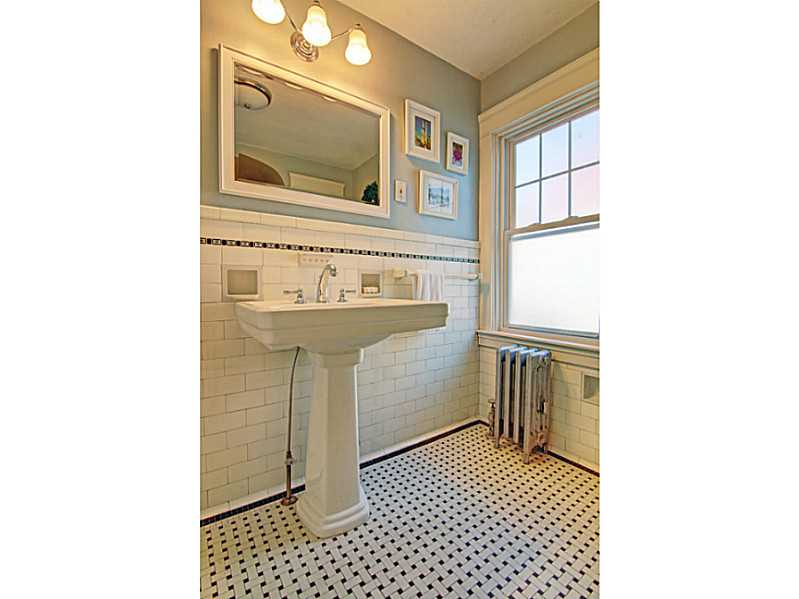102 Dexterdale Road Providence, RI 02906 - Photo 18 of 25 Bathroom.
