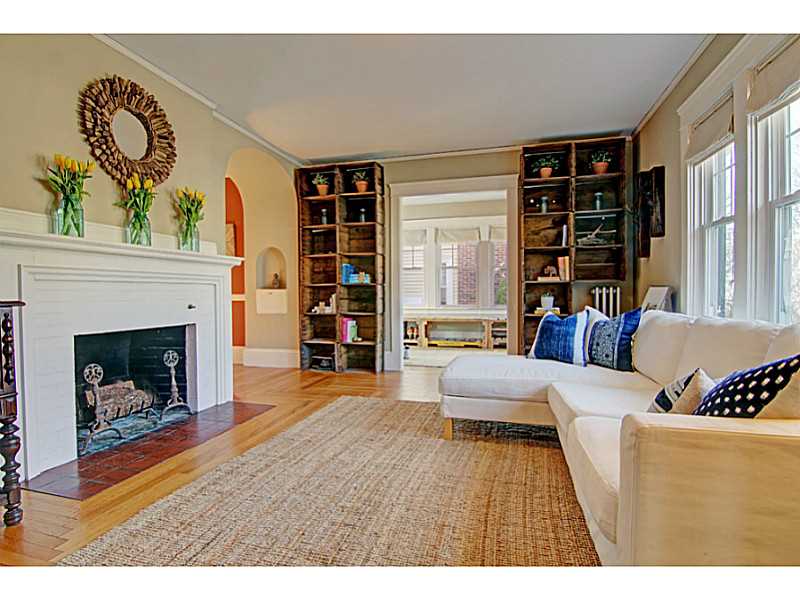 102 Dexterdale Road Providence, RI 02906 - Photo 3 of 25 Living Room.