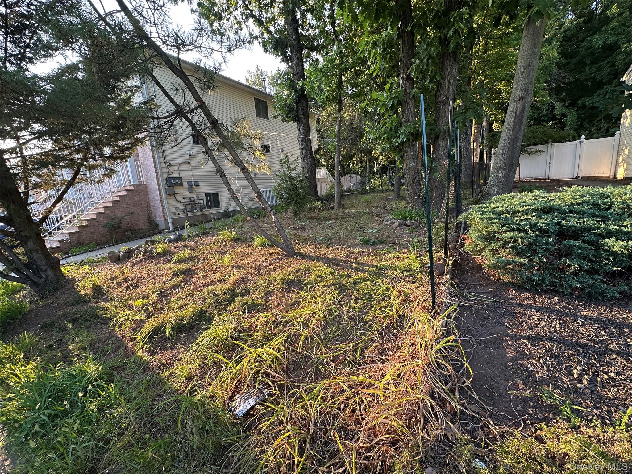 55 Quail Lane Staten Island, NY 10309 - Photo 3 of 4 a view of a backyard
