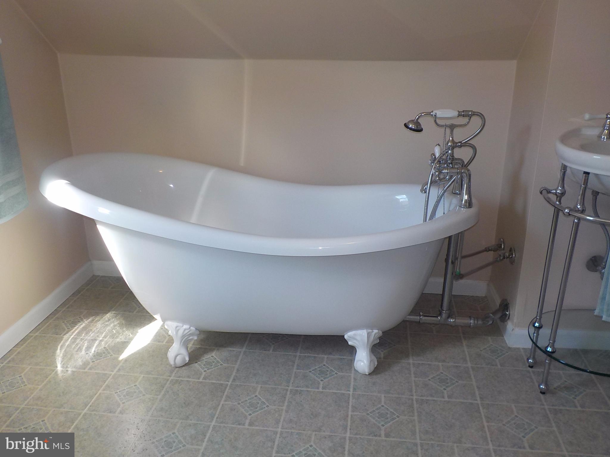 507 North Stuart Street Baltimore, MD 21221 - Photo 22 of 30 Bath (Master)