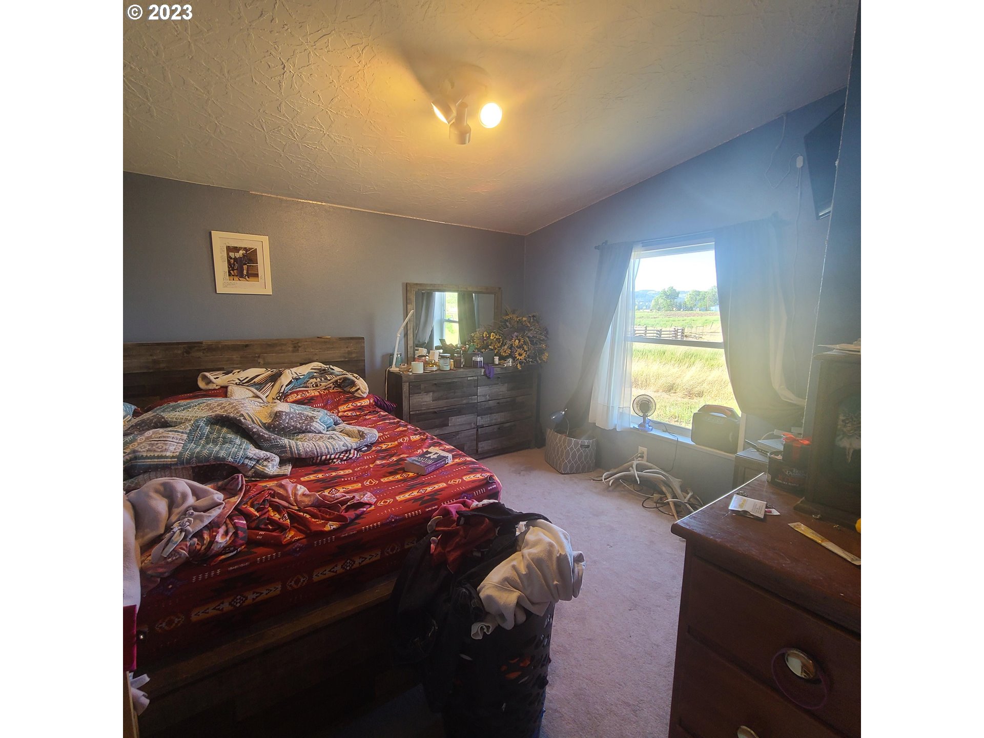 70775 Middle Road Elgin, OR 97827 - Photo 25 of 40 a bedroom with a bed and a window