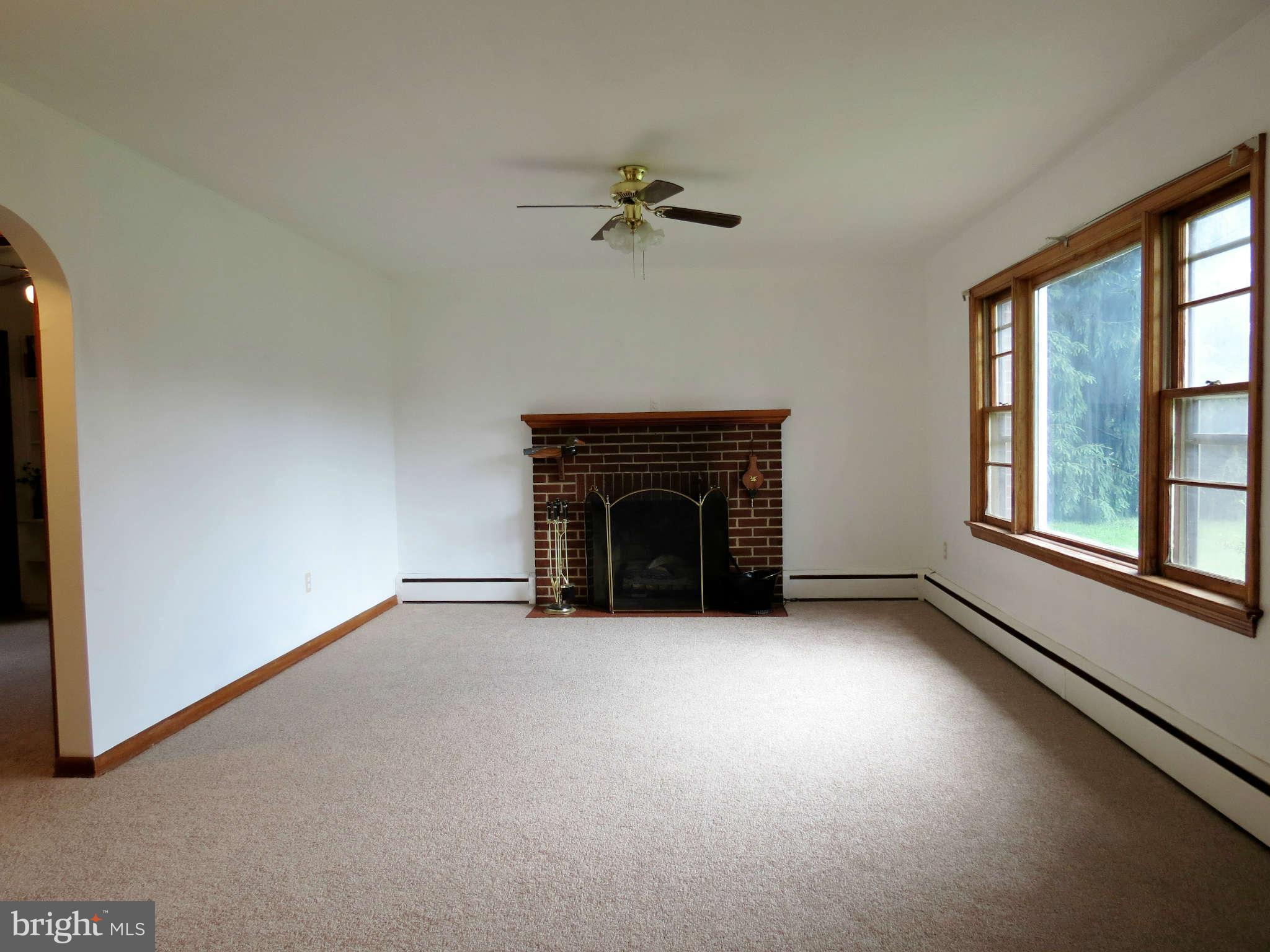 6018 Ridge Road Mount Airy, MD 21771 - Photo 4 of 18 Living Room