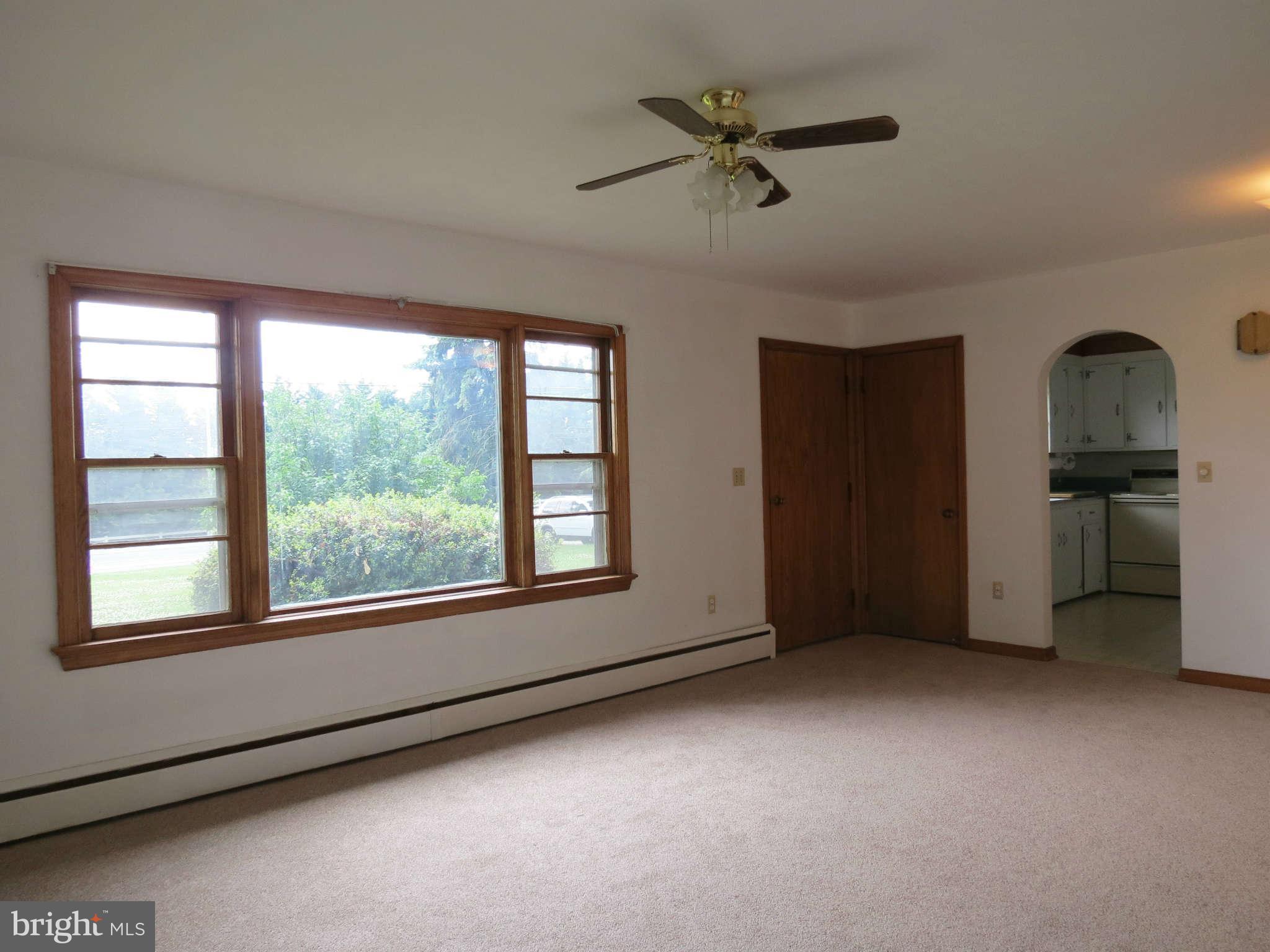 6018 Ridge Road Mount Airy, MD 21771 - Photo 5 of 18 Living Room