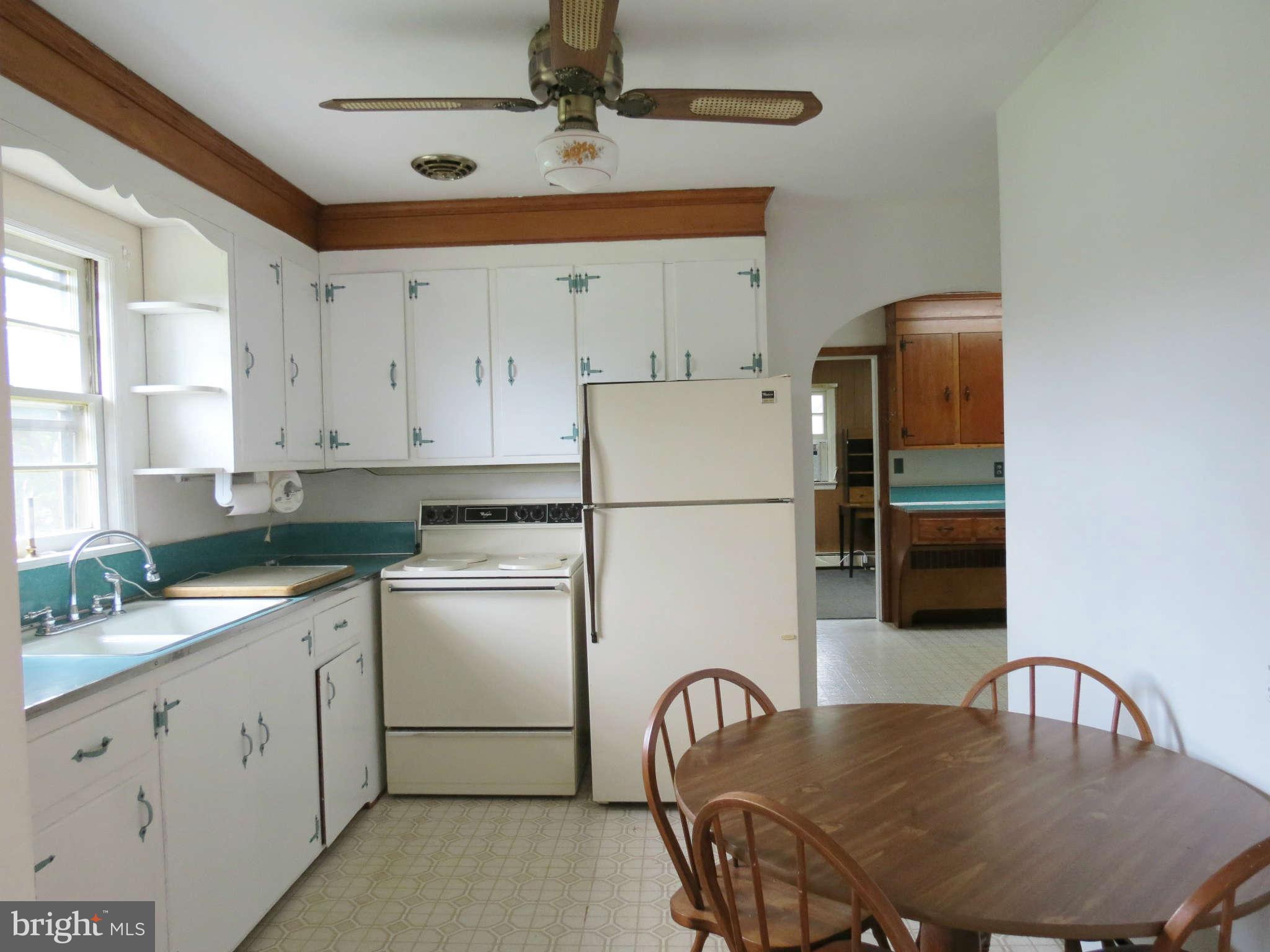 6018 Ridge Road Mount Airy, MD 21771 - Photo 7 of 18 Table Space Kitchen