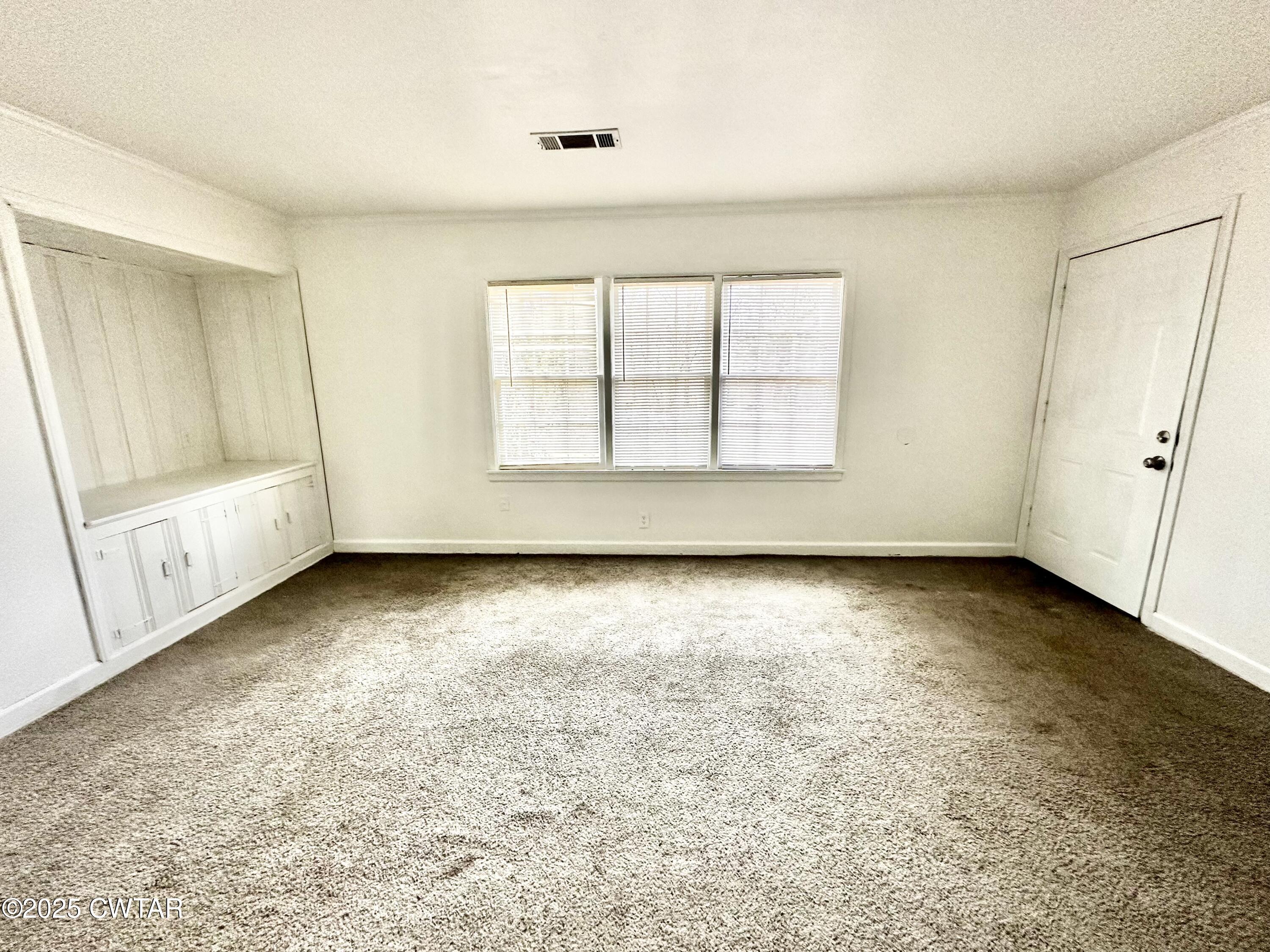 980 North Circle Road Memphis, TN 38127 - Photo 13 of 30 an empty room with windows