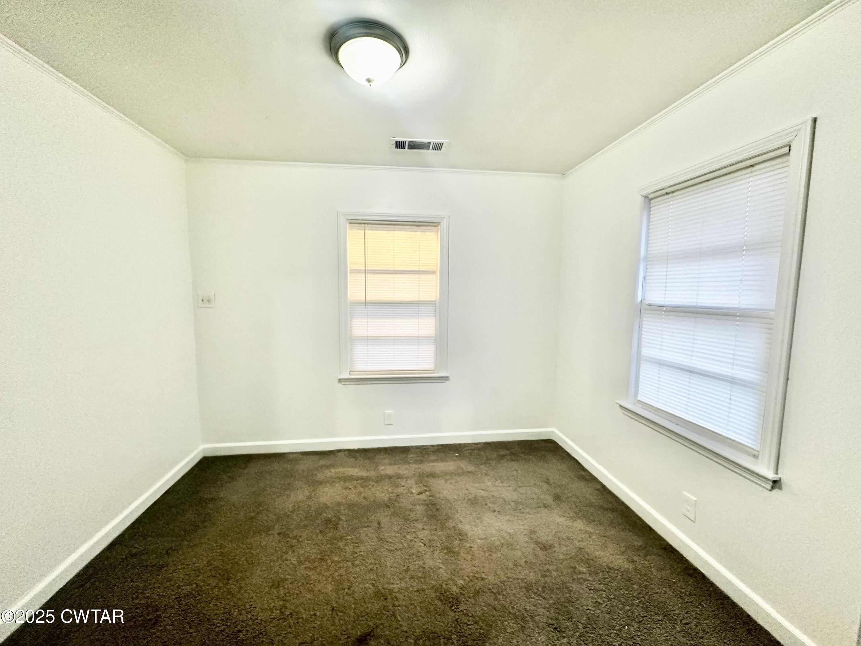 980 North Circle Road Memphis, TN 38127 - Photo 16 of 30 an empty room with a empty space and windows