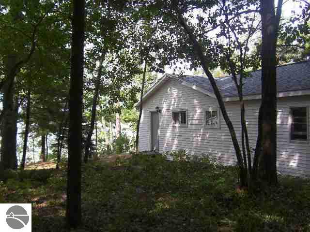5806 Rennie View Traverse City, MI 49696 - Photo 3 of 14 1682281-2.JPG