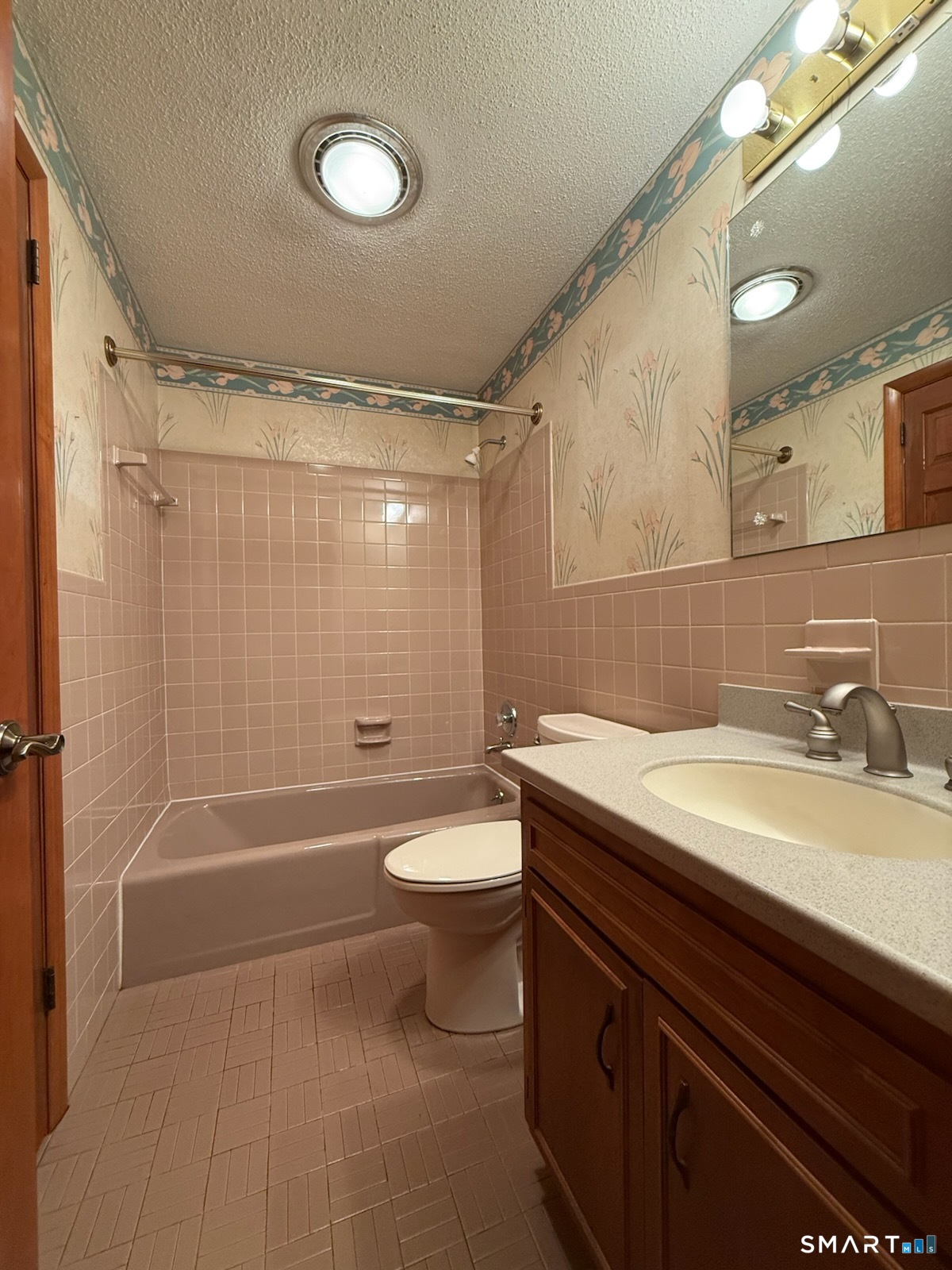 77 Winthrop Road Manchester, CT 06040 - Photo 10 of 17 Main Full Bath