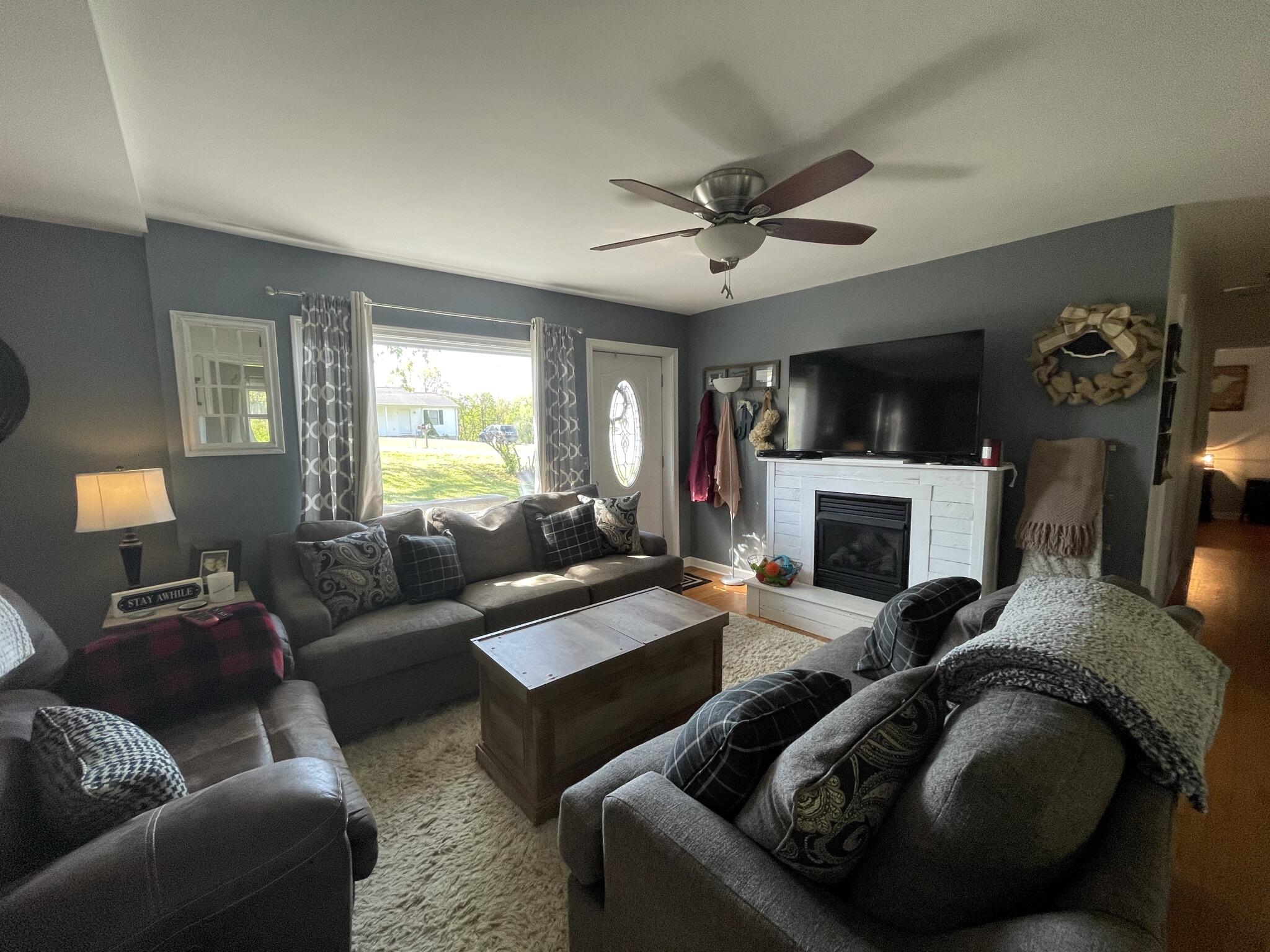 301 Ridge Road Troutville, VA 24175 - Photo 2 of 14 IMG_6414