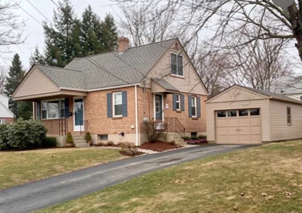 $299,900 | 9 Assabet Lane, Worcester, MA 01602